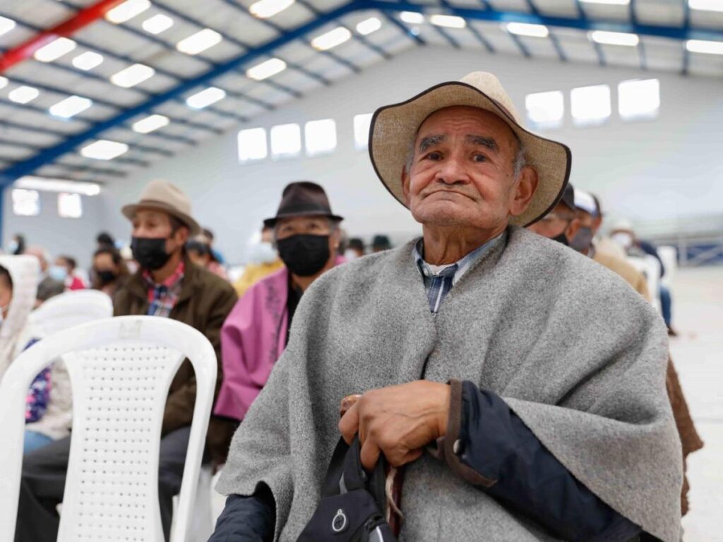 Adultos mayores de Cundinamarca reciben alivio económico en medio de tiempos difíciles